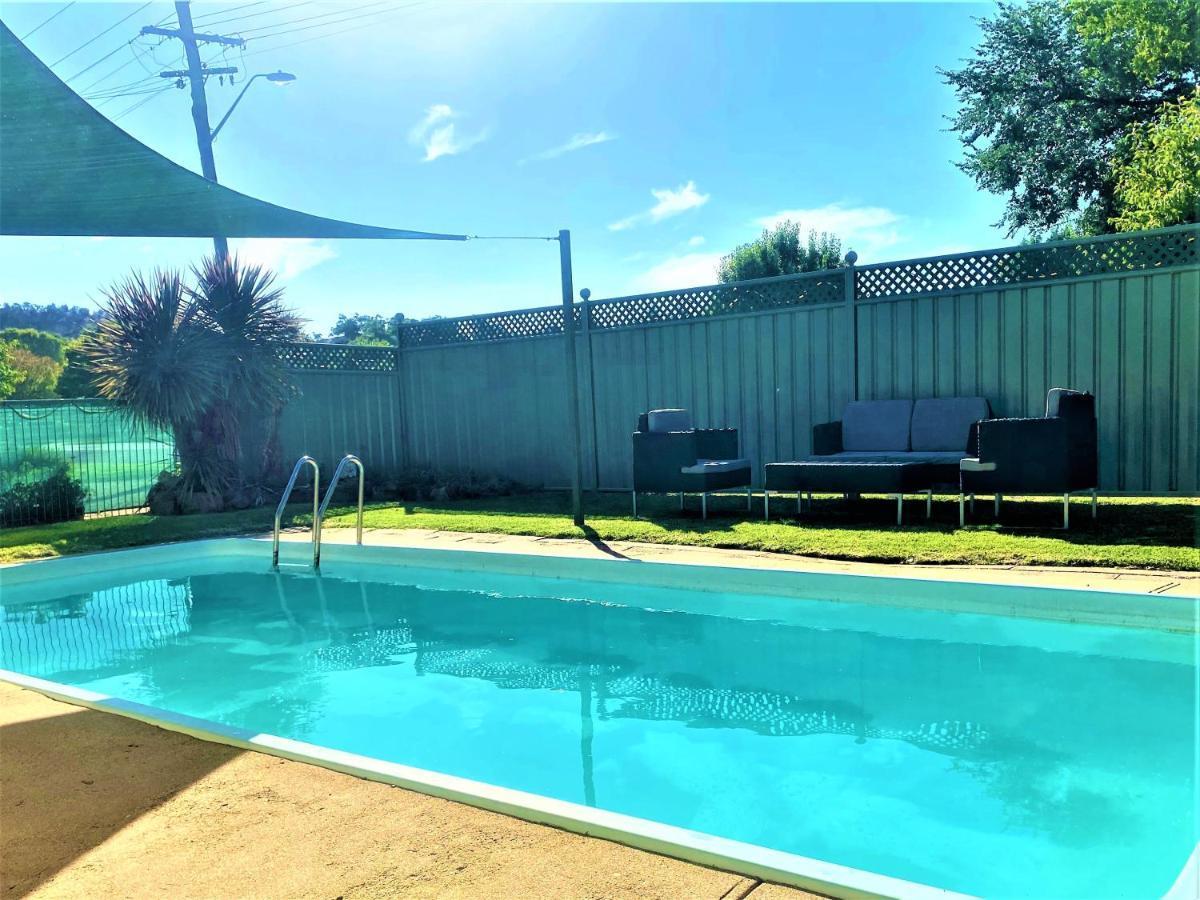 Bradman Motor Inn Cootamundra Exterior photo