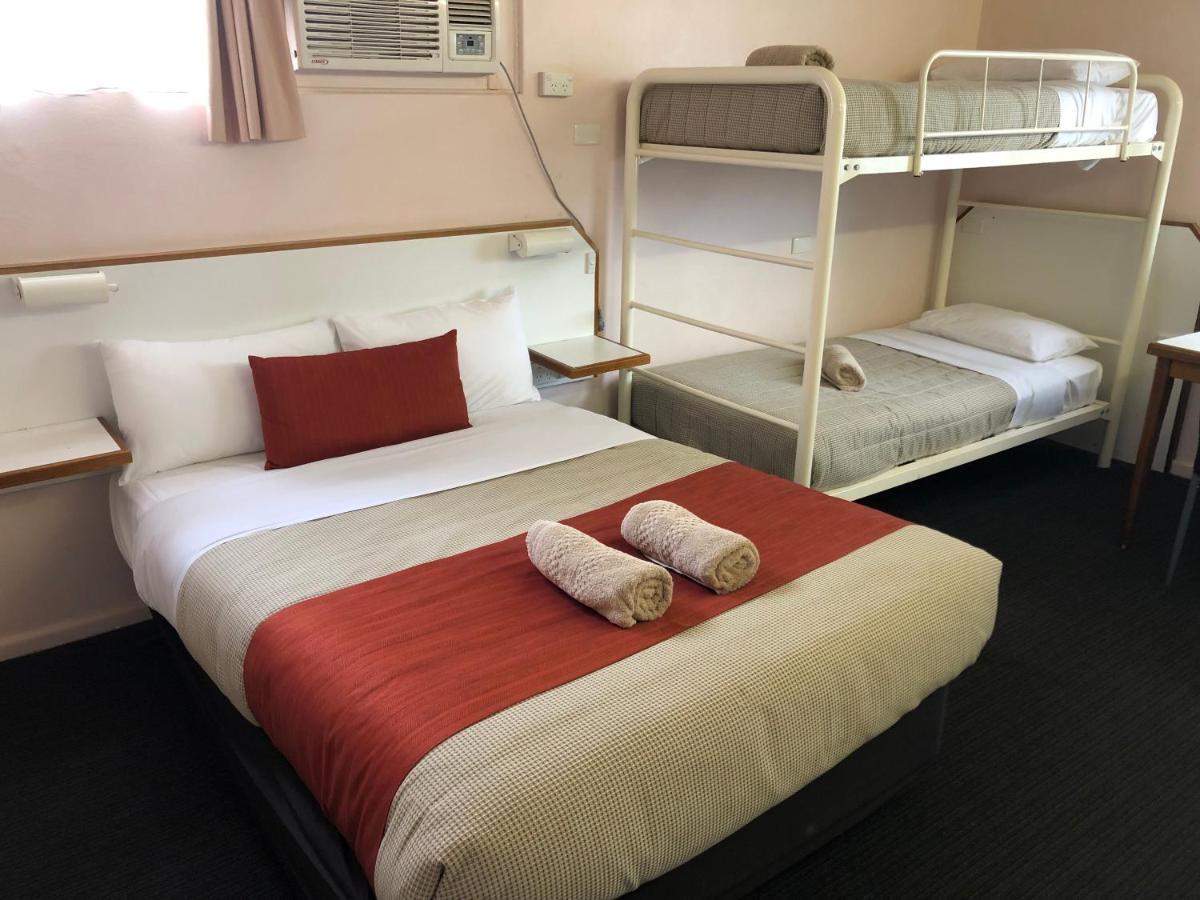 Bradman Motor Inn Cootamundra Exterior photo