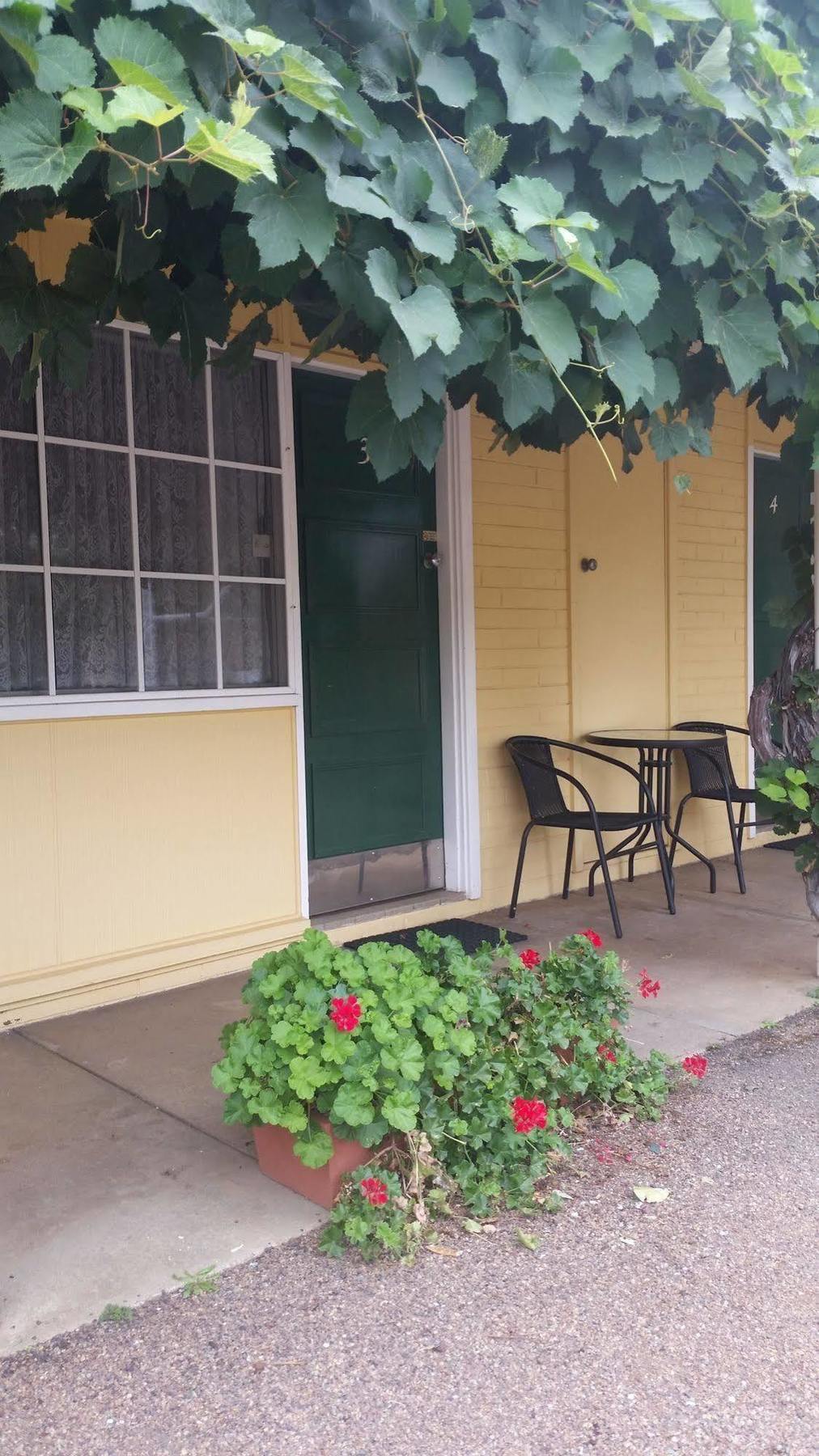 Bradman Motor Inn Cootamundra Exterior photo